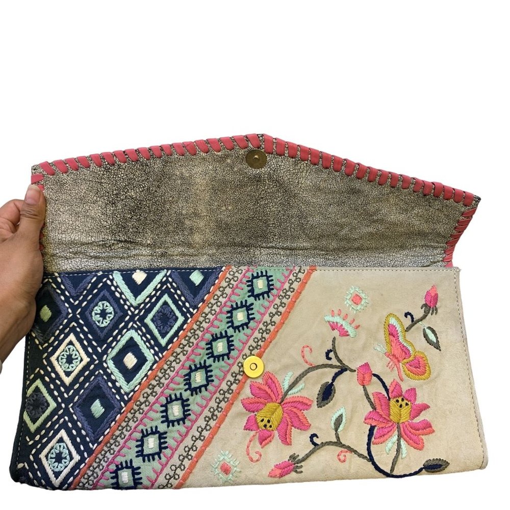 *Double D Ranch Tan & Pink Fringe Clutch Large - Picture 3 of 5